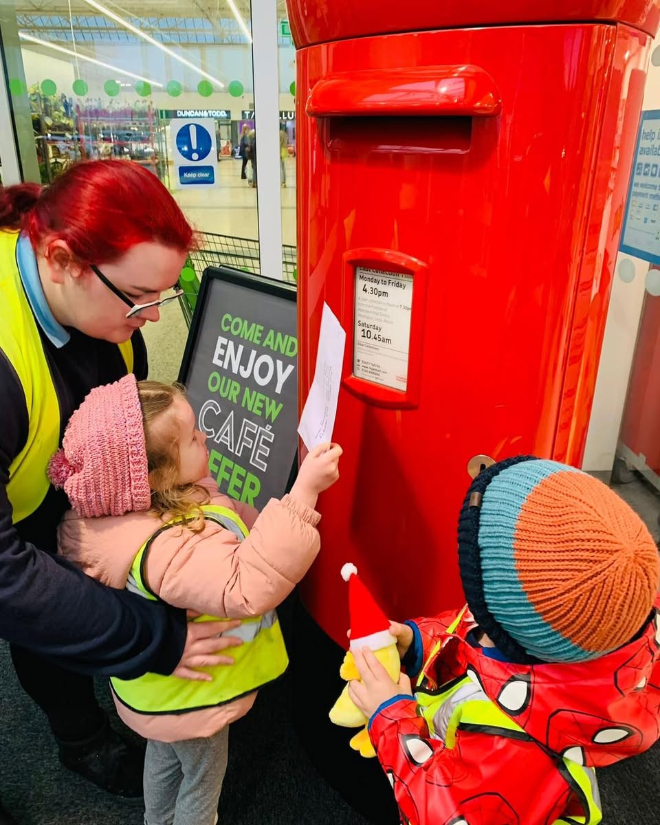 Full Moons Post Their Letter to Santa