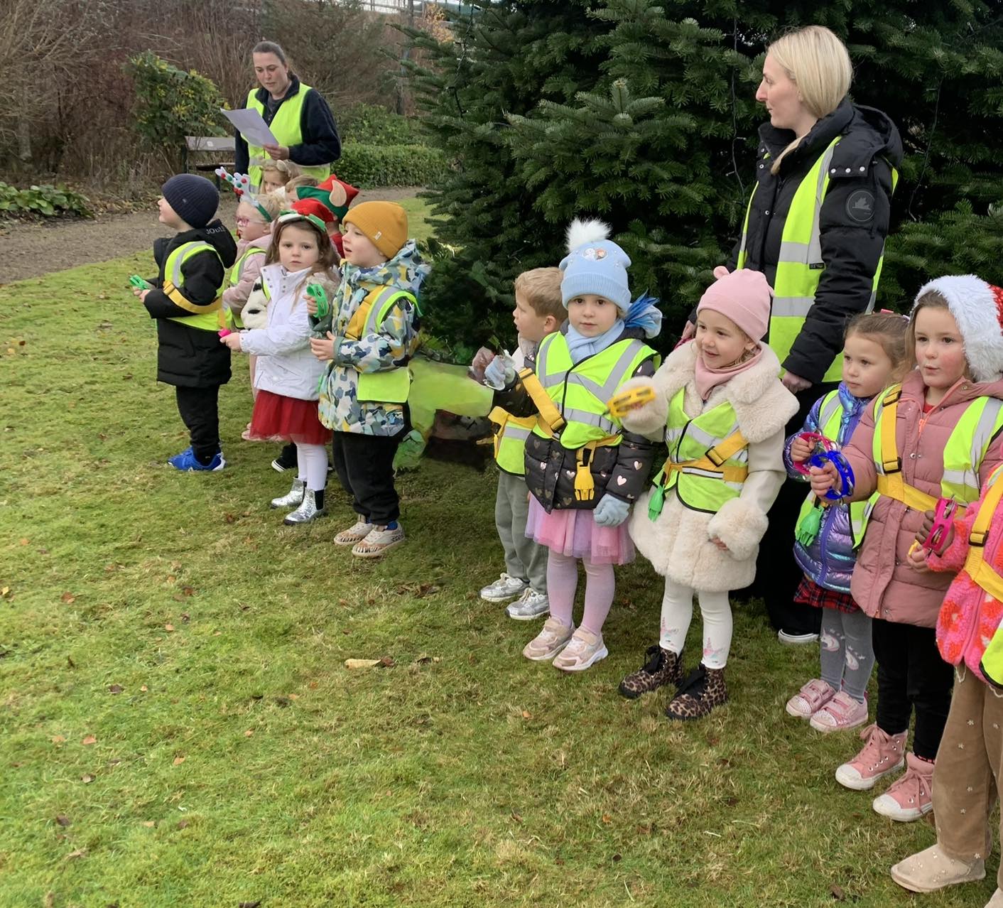 Full Moons Spread Festive Cheer at Community Sing-Along
